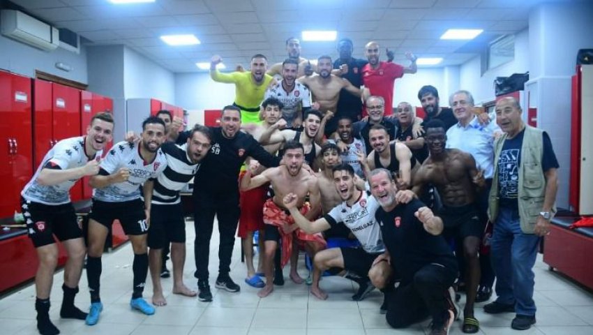 La joie des joueurs de l'USM Alger