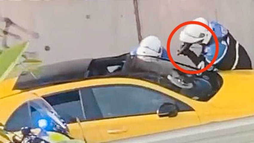 Qu'est-ce qui justifie ce pistolet tenu à bout portant ?