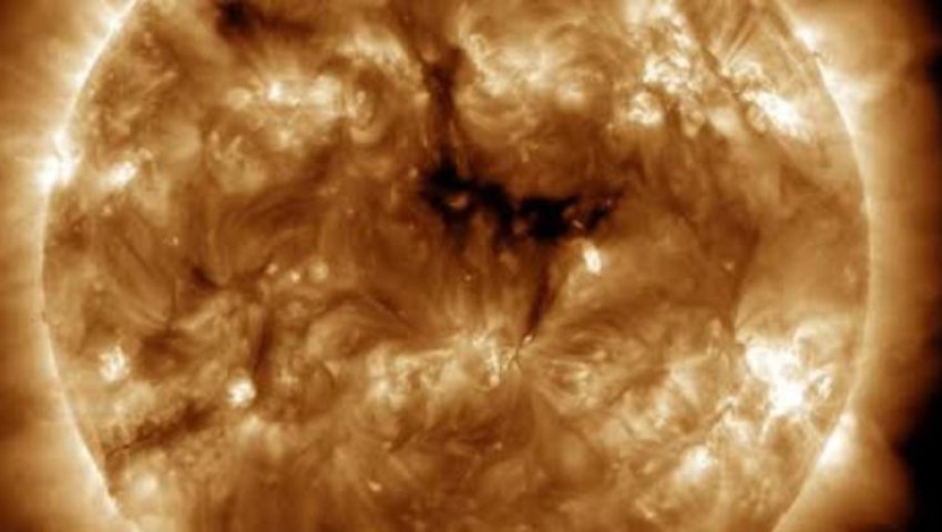 Un trou qui fait vingt fois la Terre