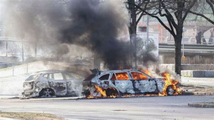 la violence de retour suite à la provocation des groupuscules d'extrême droite