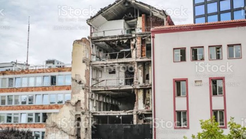 Les restes du bâtiment de la TV serbe